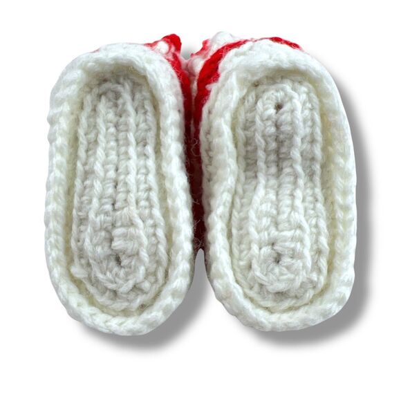 Handmade Red White "Converse" Low Top Crocheted Vintage Baby Booties NEW - Picture 3 of 6
